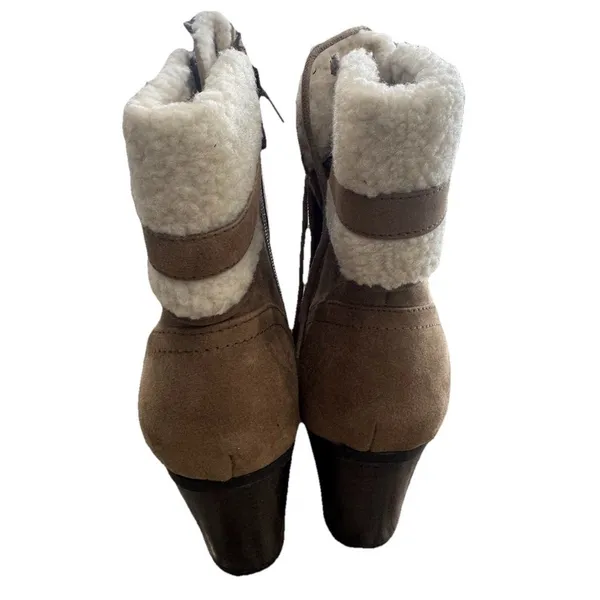 Unisa Womens Size 11 Lace Up Block Heel Boots Faux Fur Lined Ankle Booties New - Image 3