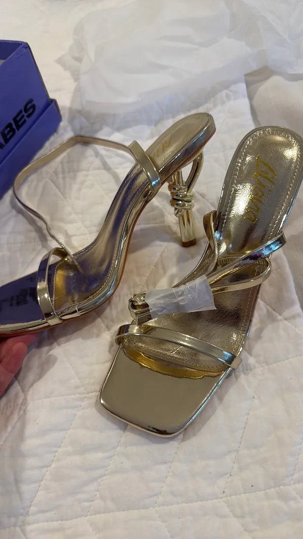 Triple threads boutique shoes Gold Size 8.5 - Image 3