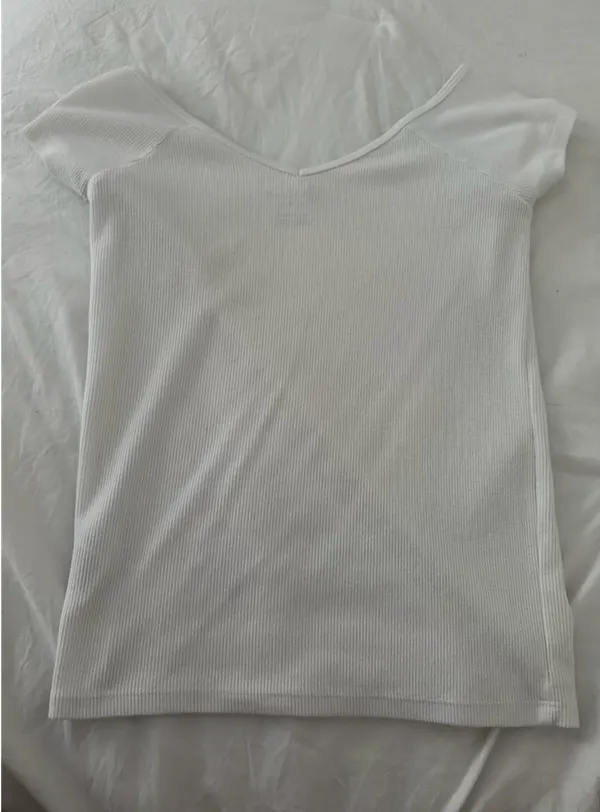 American Eagle white v-neck top - Image 3