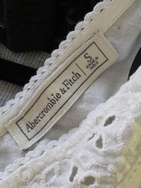 Abercrombie & Fitch white eyelet top Small - Image 9