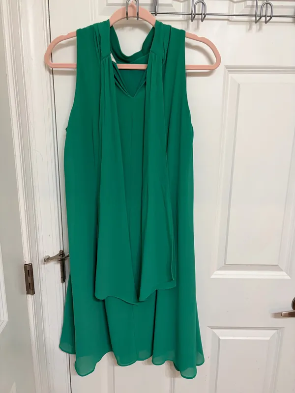 Flowy green classic dress Size 10 - Image 2