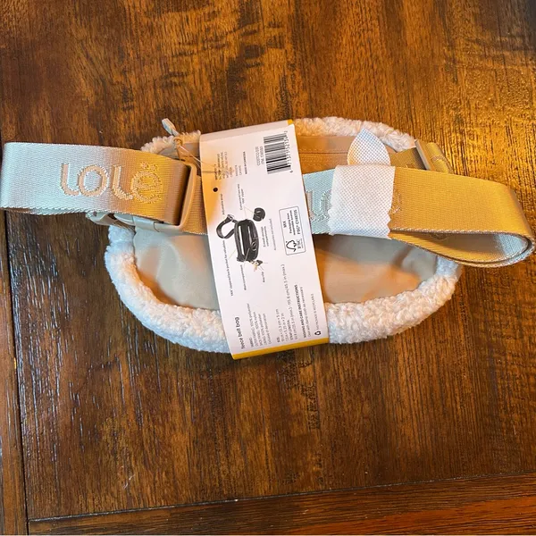Lole Beige Fleece Belt Bag 7.5” X 5.25 Zip Up Adjustable Strap - Image 3