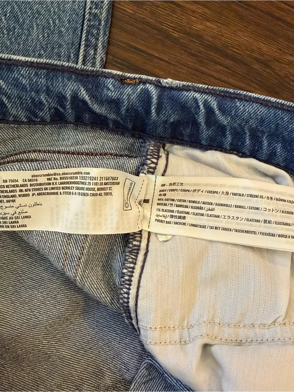 Abercrombie & Fitch 90’s Relaxed High Rise Jeans - Image 6
