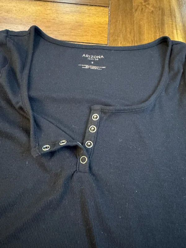 Arizona Jean Co. Ribbed Short Sleeve Henley Top - Solid Black (Like New) - Image 4