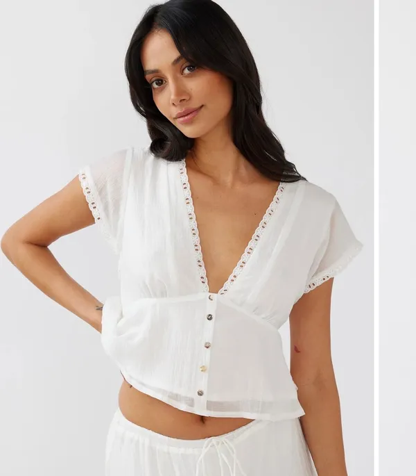 Selfie Leslie Azura Scalloped Lace Trim Peplum Top - Image 12