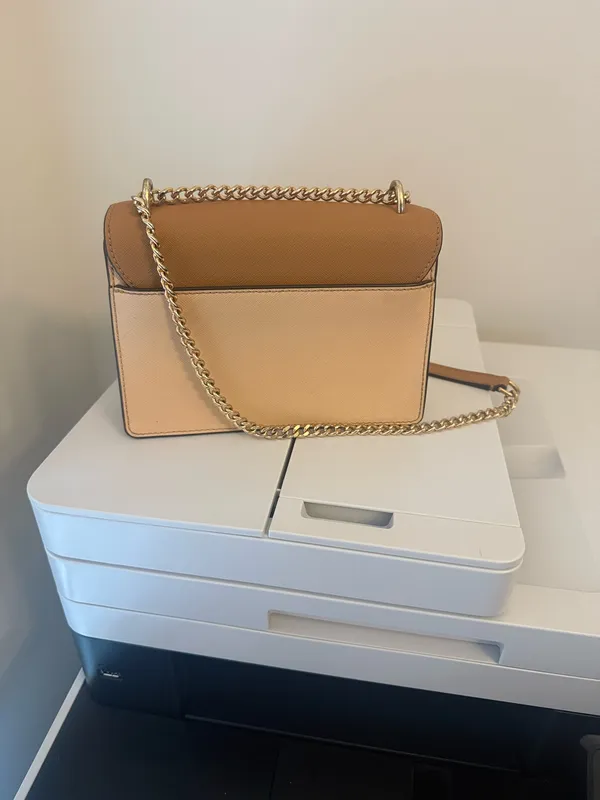 Tory Burch Two-Tone Tan Leather Crossbody with Gold Chain - Image 6