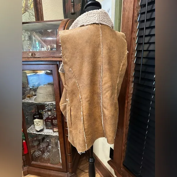 Forever 21 Faux Sherpa Long Vest Brown and White Large - Image 4