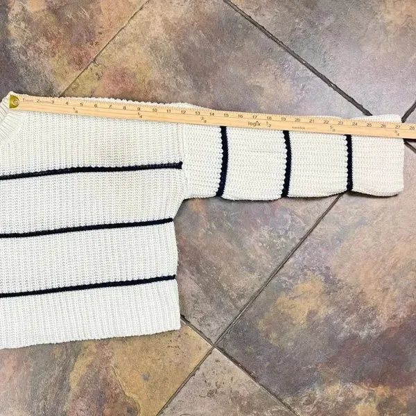 Moon & Madison Cream Black Striped Cropped Pullover Sweater Medium - Image 6