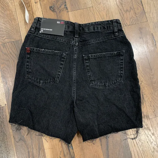 Urban Outfitters BDG NWT 90s Hi Rise Distressed Shorts Size 28 - Image 2