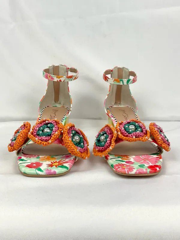 Betsey Johnson Brandee Sandals Crochet Flower Block Heel Sz 8.5 New - Image 8