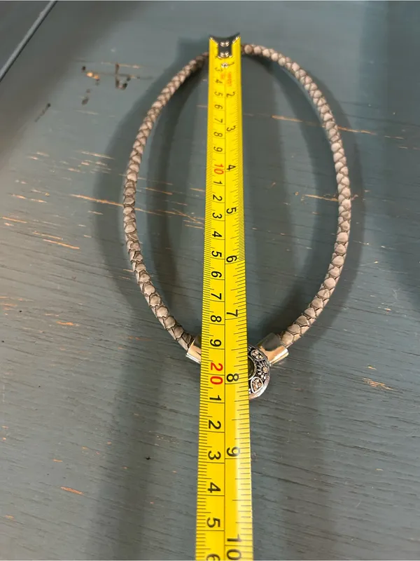Source Unknown Silver-Tone Braided Leather Necklace with Floral Blue Gem Round Clasp - Like New - Image 4