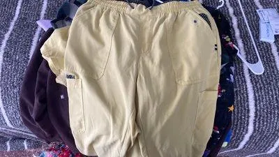Beyond Scrubs Scrub Set Yellow Size M - Image 3