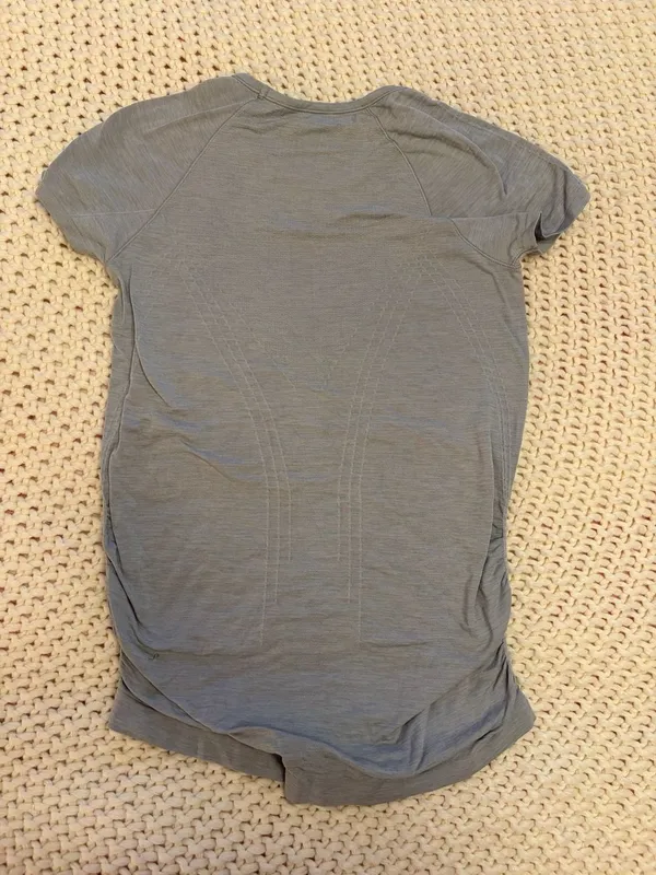 Athleta Speedlight Seamless Stretch Ruched Short Sleeve Gray Tee Size S - Image 2