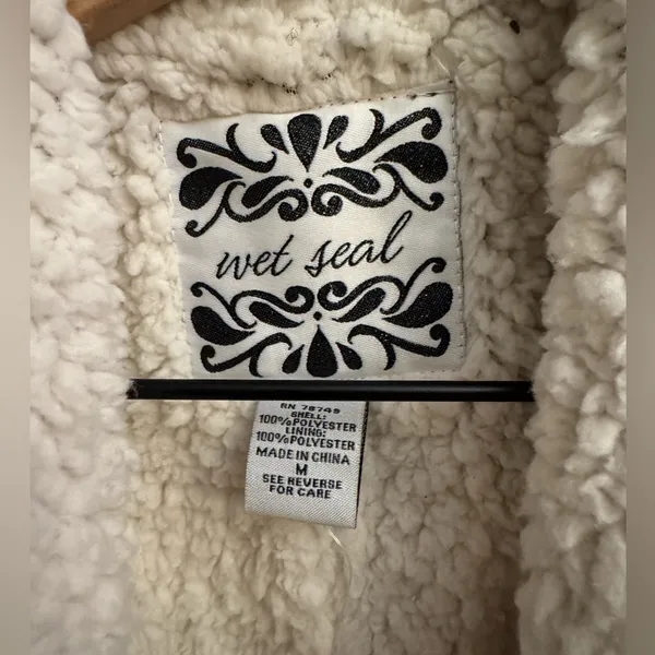 Y2K NWT Wet Seal Size Medium Sherpa Lined Cozy Vest - Image 10
