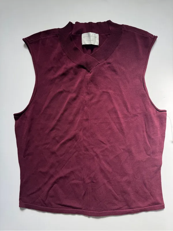 Modern Citizen Burgundy Sleeveless V-Neck Knit Top Blouse XL NWOT - Image 2