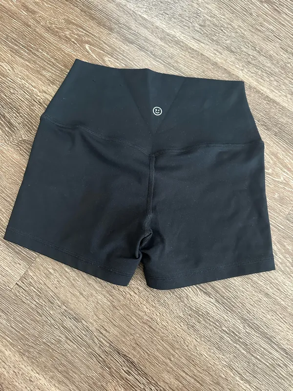 Hollister Black Biker Shorts High-Waisted - Image 2