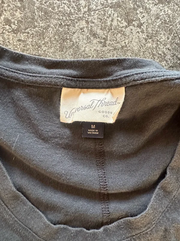 Universal Thread Top Women’s Medium - Image 3