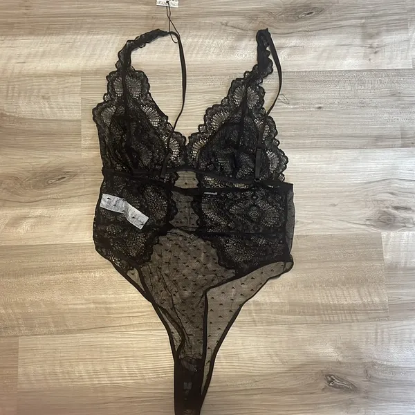 Boohoo NWT  black lace bodysuit - Image 2