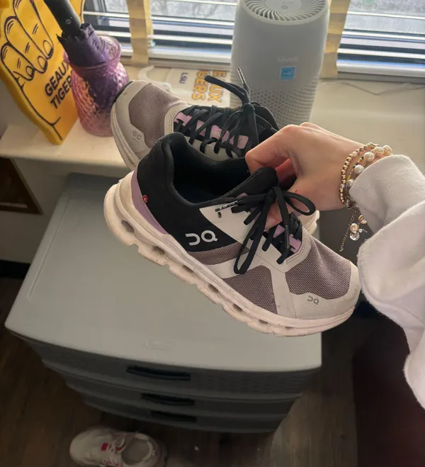 Running Shoes - Image 2