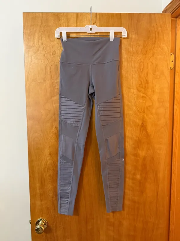 Alo Yoga High-Waist Moto Legging Pin-tucked Panel Purple Dusk Leggings NWT Small - Image 8