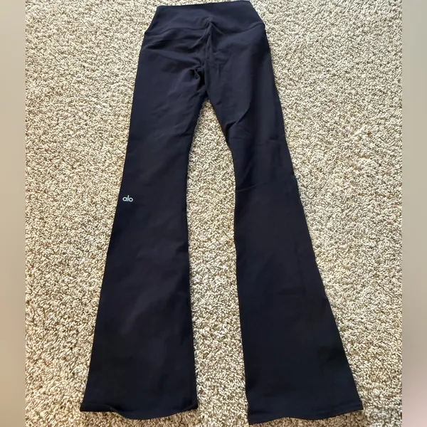 ALO bootcut airbrush leggings in black size S - Image 5