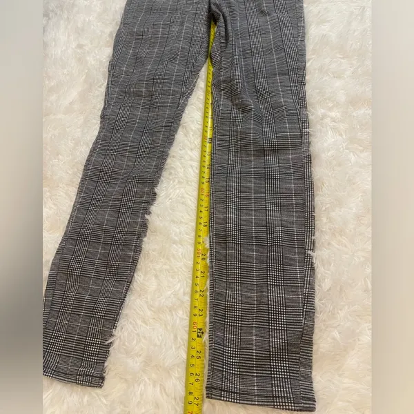 So black white plaid pants skinny slacks woman’s size 7 - Image 6