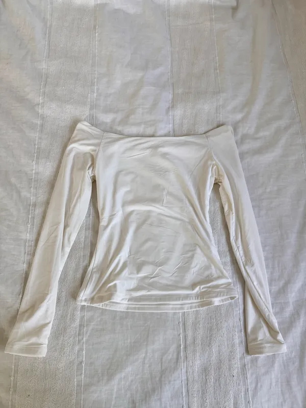 Amazon brand SUUKSESS Off The Shoulder Double Lined Long Sleeve in Pearl color - Image 3