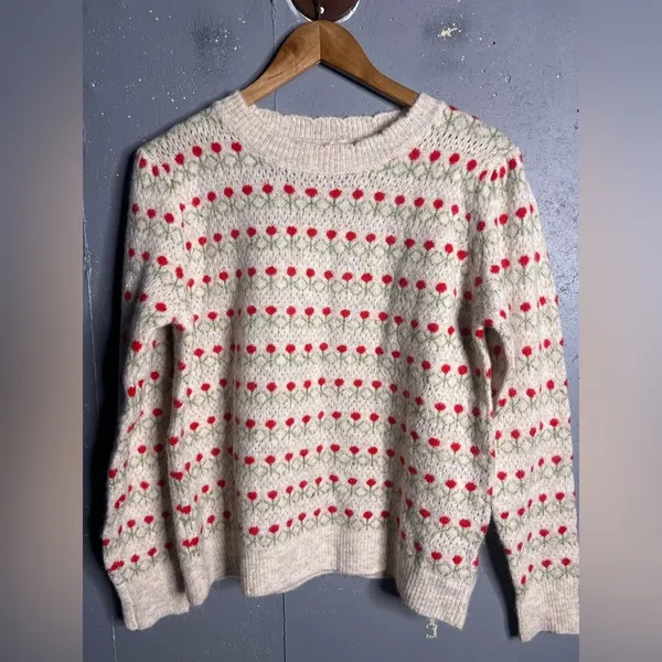 En Creme Ellie Rose Sweater in size Small/Medium. Fuzzy and soft - Image 3