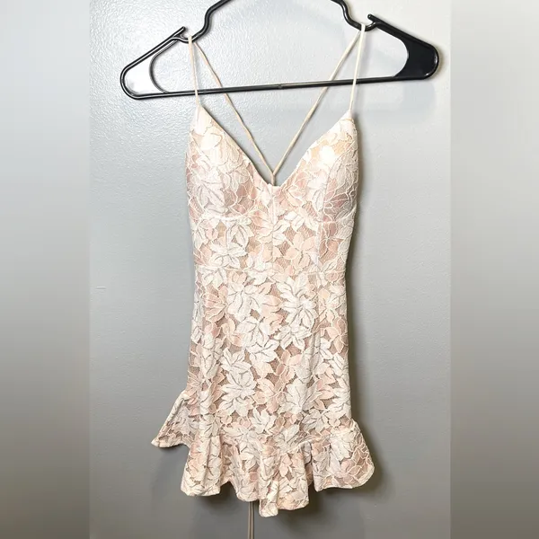 Selfie Leslie MAKE MEMORIES‎ MOLDED BUST LACE MINI DRESS WHITE/BEIGE Size XS - Image 2