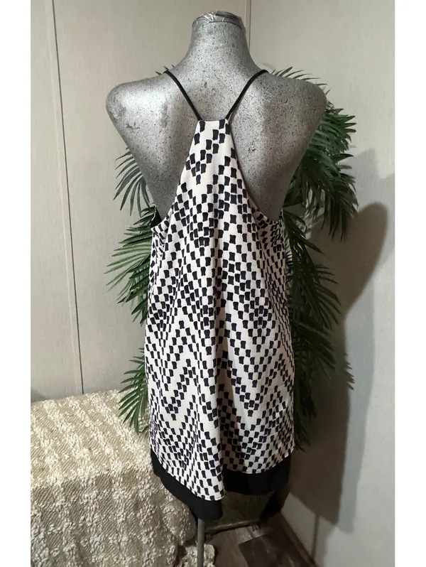 Le Lis Modern Casual Women's Dress Size Medium - Image 2