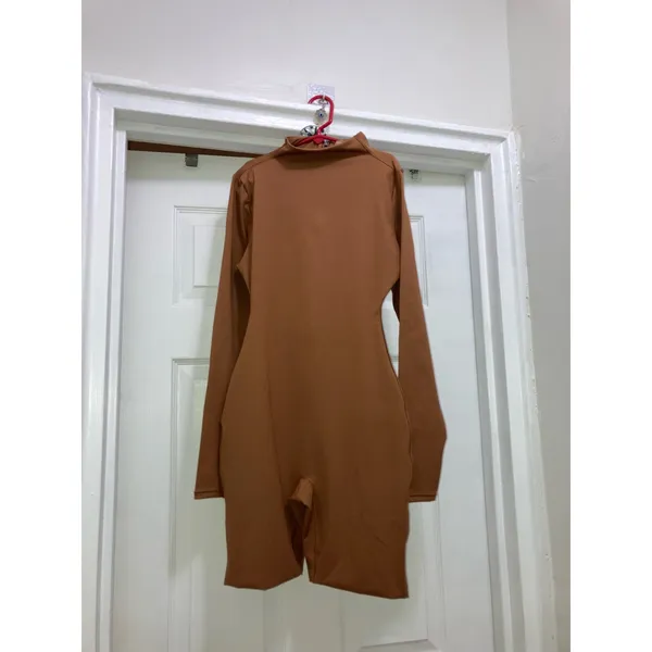 SKIMS Size Small ALL-IN-ONE LONG SLEEVE MID THIGH ONESIE CARAMEL NWT Jumpsuit - Image 4