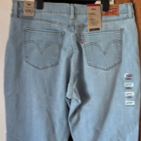 NWT mid rise classic straight Levi’s Light Blue Denim size 16 med 33 x 30 - Image 4