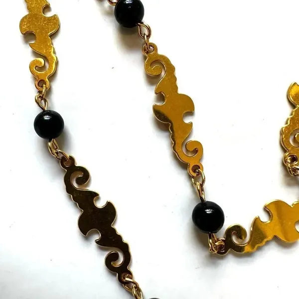 Gold tone and black beaded necklace - Image 6