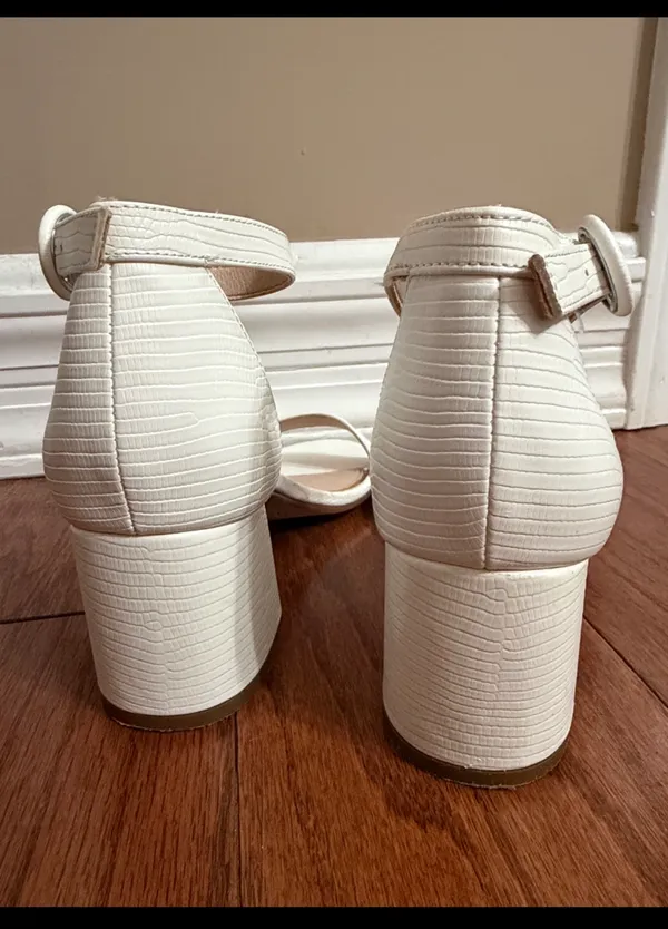 X/Appeal White pattern open toe 2 1/2” heels - Size 7.5 - Image 5