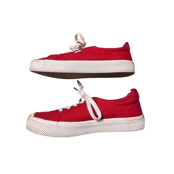 Cariuma Red Low Canvas Sneaker Size 8.5 - Image 4