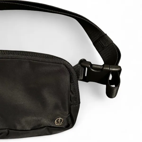 Women’s Signature Lulu Everywhere Belt Bag Light Athletic Travel Fanny Pack - Image 3