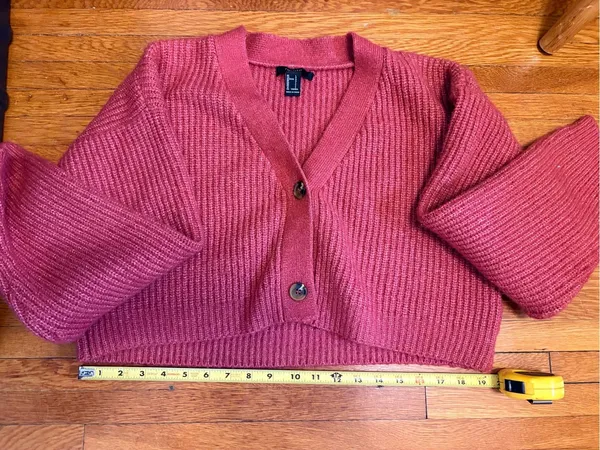 Forever 21 Cropped Button V-Neck Cardigan - Rose - Image 10