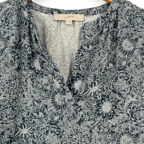 Loft M Short Flutter Sleeve Top Blouse V Neck Floral Blue - Image 4