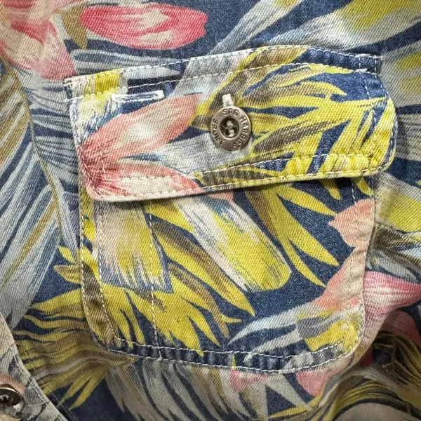 Chambray Hawaiian Floral Tropical Button Up Shirt Womens Medium Resort Denim - Image 5