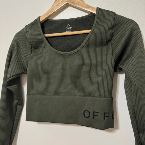 OFFLINE By Aerie Sidewalk Seamless Long Sleeve Cropped Ribbed Top Size Medium - Image 3