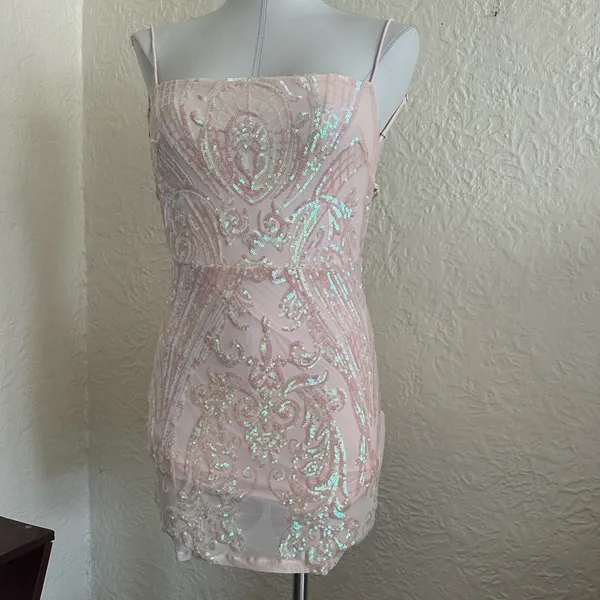 Lucy in the Sky Pale Pink Iridescent Sequin Mini Dress Medium - Image 7