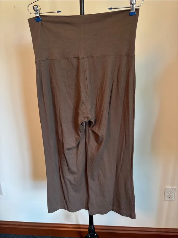 Old Navy Brown Fold-Over Waist Capri Pants - Image 3