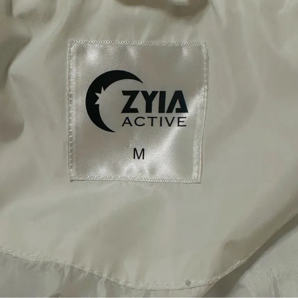 Zyia Active White Aspen Puffer Jacket Women’s Medium with‎ Removable Hood - Image 8