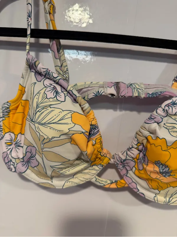 NWT Cupshe Floral Underwire Bikini Top - White &‎ Yellow - Image 2