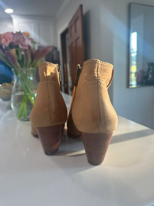 Boots - Image 4