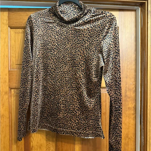Sno Skins Vintage Velvet Leopard Print Long Sleeve Top - Image 6