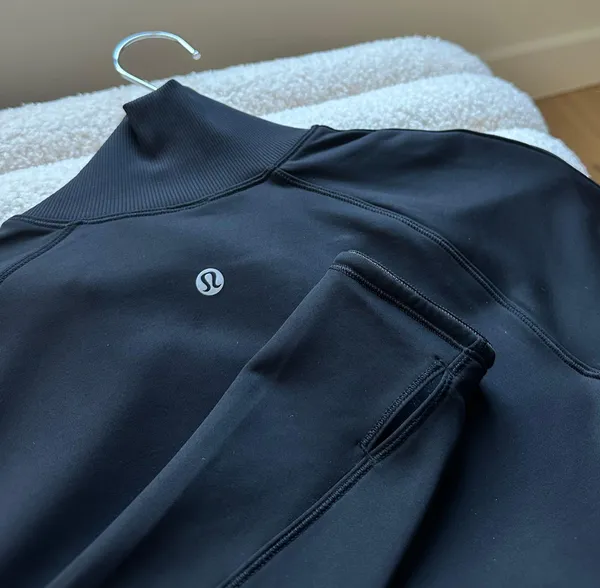 Lululemon Cropped Half-Zip - Image 7