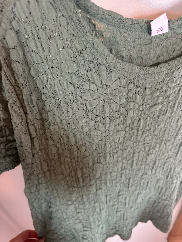 Green old navy tee - Image 2