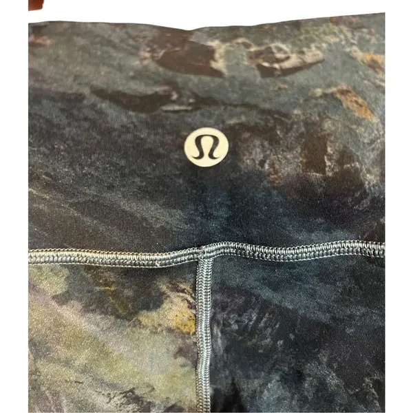 Lululemon Wunder Under Radiant Multi Marble Size 8 (note flaw) 27” inseam - Image 7