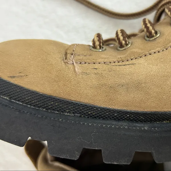 Women’s Bass Hiking Boots – Size 7.5 see pictures for wear - Image 9